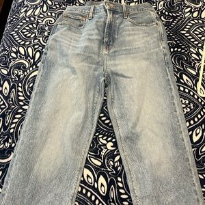 Light denim American Eagle jeans, size 4 short 90”s Boyfriend jeans.